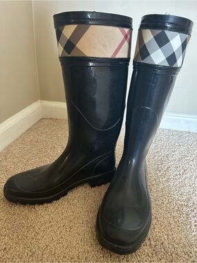 Burberry Black Rain Boots with Beige Nova Check Cuff